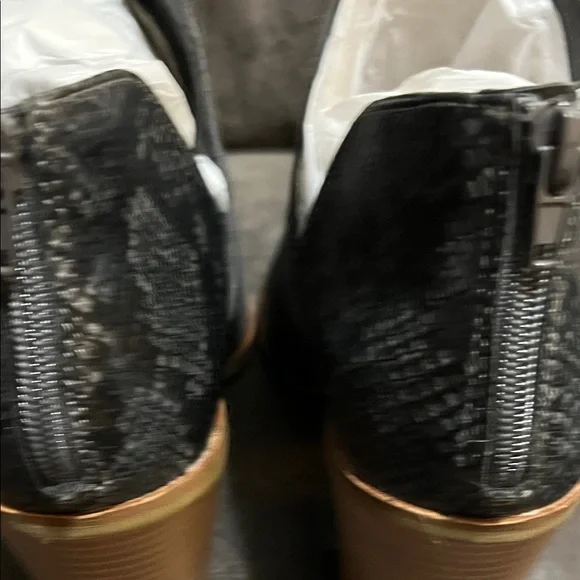 Dolce Vita Charcoal Suede Ankle Booties - Picture 4 of 9